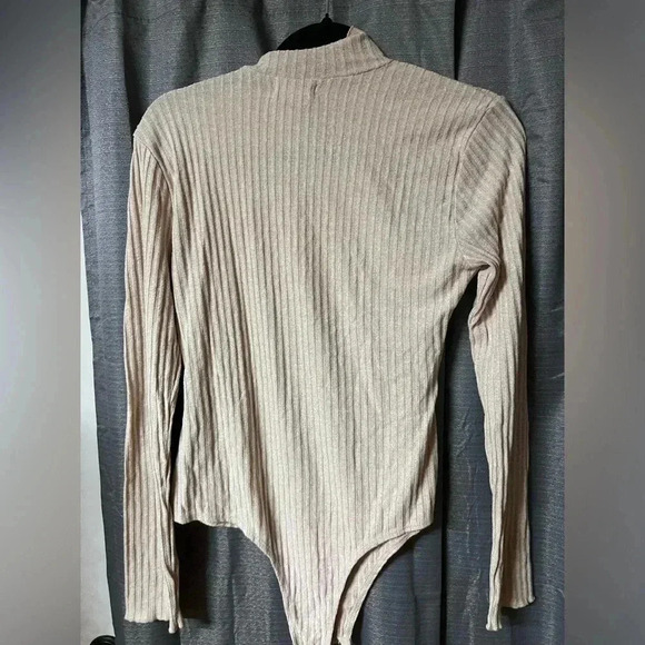 Altar’d state tan long sleeve turtleneck bodysuit ribbed size medium​​ - Picture 3 of 6